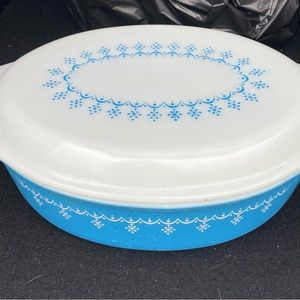 Pyrex 045 Blue Snowflake Garland casserole